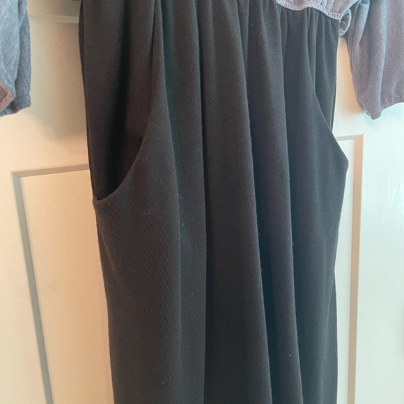 Black and gray dress with Tull and beading detail, pockets and belt eyelets. - Picture 3 of 4